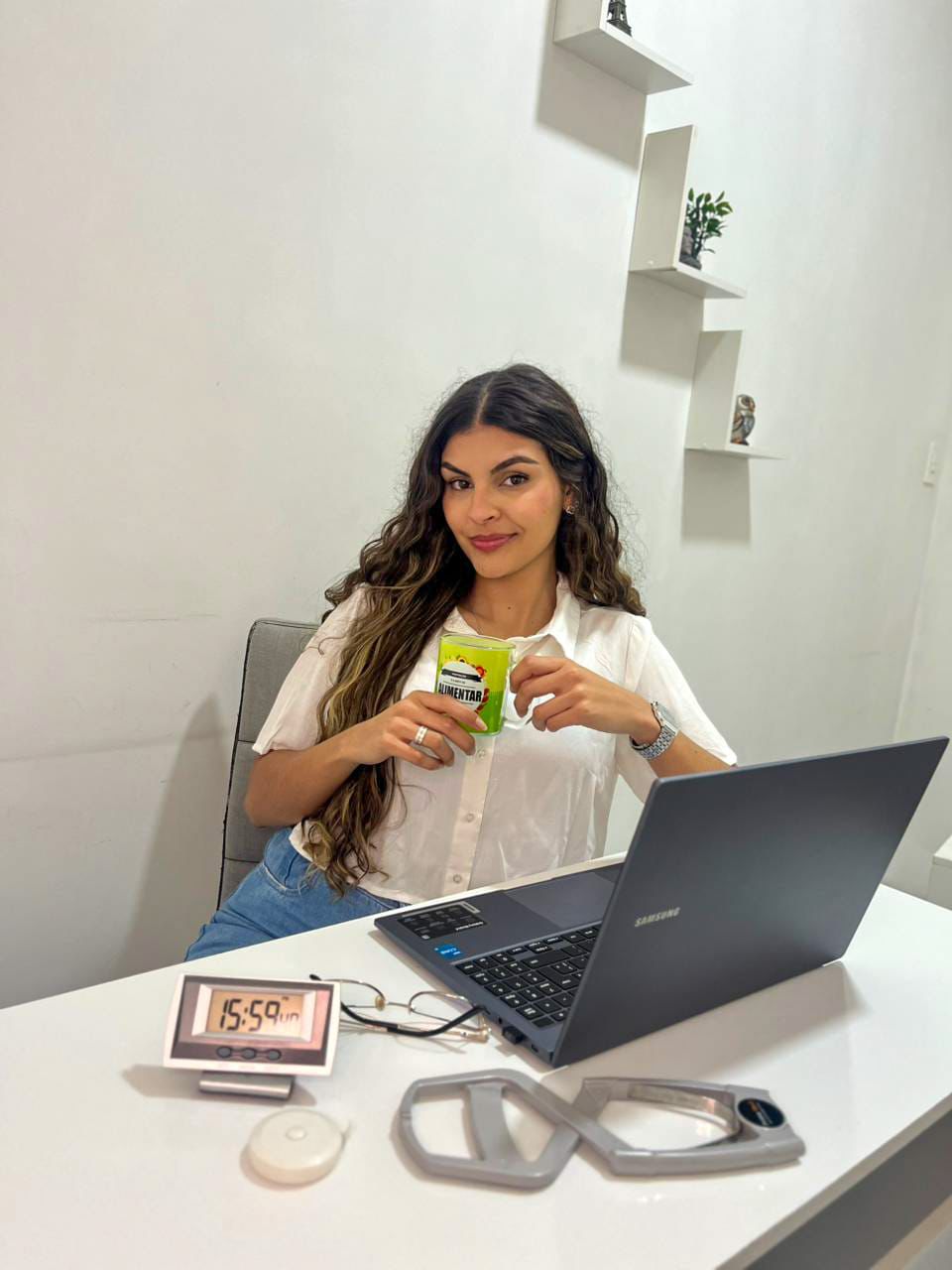 Thayná Oliveira - Nutricionista Clínica